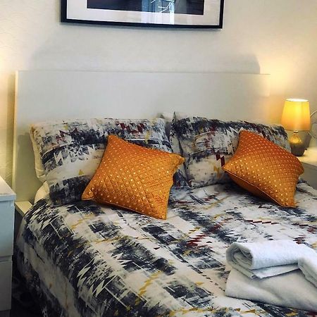 33Sm12 Dreams Unlimited Serviced Accommodations Staines 스탠웰 외부 사진