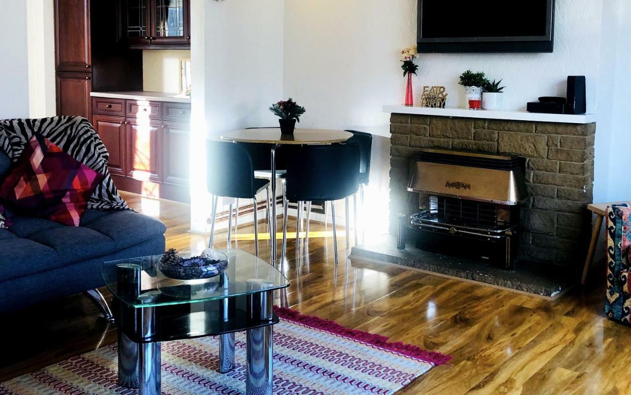 33Sm12 Dreams Unlimited Serviced Accommodations Staines 스탠웰 외부 사진